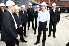 黄强正在实地调研指点大冬会筹备工做时